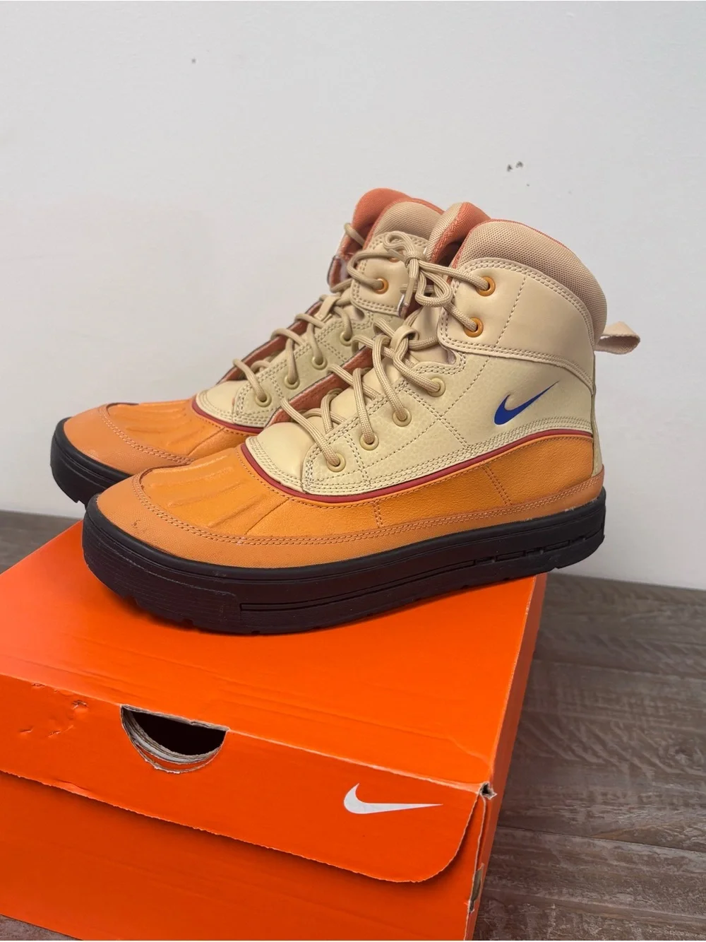 Nike Woodside 2 High ACG Boot in Seasame & Hot Curry